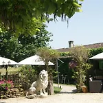 Bien-etre Aux Cypres De Marquay