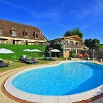 Bien-etre Aux Cypres De Hotel