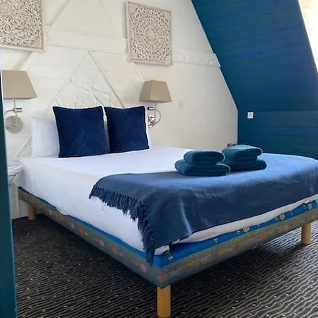 Hotel Bien-etre Aux Cypres De 3*