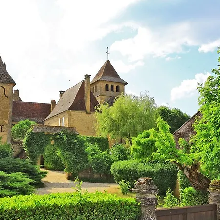 Hotel Bien-Etre Aux Cypres De Marquay-Calme Et Elegance-Laissez-Vous Porter Par Une Ambiance Chaleureuse Ou Chaque Instant Compte-Decouvrez Un Havre De Paix Ou Nature Et Confort Se Marient Pour Vous Offrir Une Experience Unique- Reservez Des Aujourd' Hotel Marquay