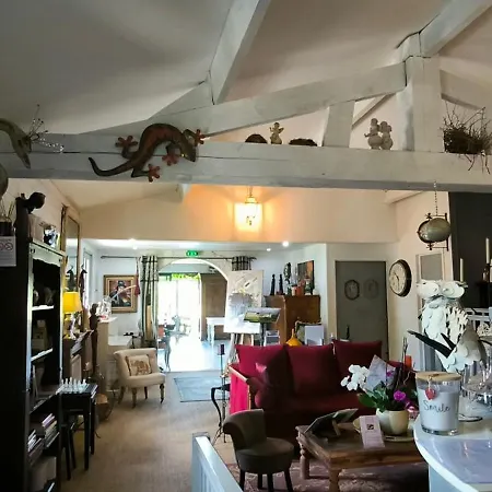 Hotel Bien-Etre Aux Cypres De Marquay-Calme Et Elegance-Laissez-Vous Porter Par Une Ambiance Chaleureuse Ou Chaque Instant Compte-Decouvrez Un Havre De Paix Ou Nature Et Confort Se Marient Pour Vous Offrir Une Experience Unique- Reservez Des Aujourd' Marquay