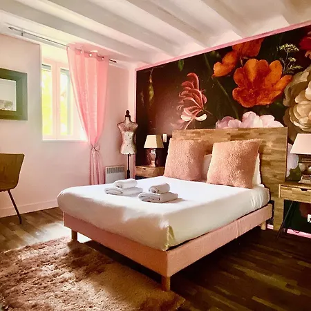 Bien-etre Aux Cypres De Marquay-calme Et Elegance-laissez-vous Porter Par Ambiance Chaleureuse Ou Chaque Instant Compte-decouvrez Un Havre De Paix Ou Nature Et Confort Se Marient Pour Vous Offrir Experience Unique- Reservez Des Aujourd'