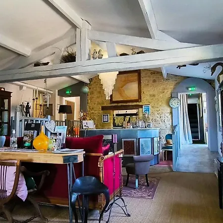 Hotel Bien-Etre Aux Cypres De Marquay-Calme Et Elegance-Laissez-Vous Porter Par Une Ambiance Chaleureuse Ou Chaque Instant Compte-Decouvrez Un Havre De Paix Ou Nature Et Confort Se Marient Pour Vous Offrir Une Experience Unique- Reservez Des Aujourd' Marquay