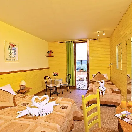 Hotel Bien-être Aux Cyprès De Marquay-calme Et élégance-laissez-vous Porter Par Ambiance Chaleureuse Où Chaque Instant Compte-découvrez Un Havre De Paix Où Nature Et Confort Se Marient Pour Vous Offrir Expérience Unique- Réservez Dès Aujourd' 3*