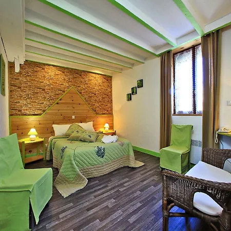 Hotel Bien-etre Aux Cypres De Marquay-calme Et Elegance-laissez-vous Porter Par Ambiance Chaleureuse Ou Chaque Instant Compte-decouvrez Un Havre De Paix Ou Nature Et Confort Se Marient Pour Vous Offrir Experience Unique- Reservez Des Aujourd'