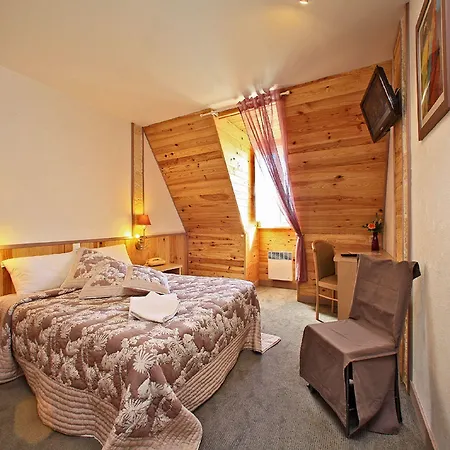 Hotel Hotel Bien-Etre Aux Cypres De Marquay-Calme Et Elegance-Laissez-Vous Porter Par Une Ambiance Chaleureuse Ou Chaque Instant Compte-Decouvrez Un Havre De Paix Ou Nature Et Confort Se Marient Pour Vous Offrir Une Experience Unique- Reservez Des Aujourd'