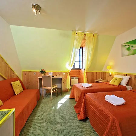 Bien-etre Aux Cypres De Marquay-calme Et Elegance-laissez-vous Porter Par Ambiance Chaleureuse Ou Chaque Instant Compte-decouvrez Un Havre De Paix Ou Nature Et Confort Se Marient Pour Vous Offrir Experience Unique- Reservez Des Aujourd' 3*