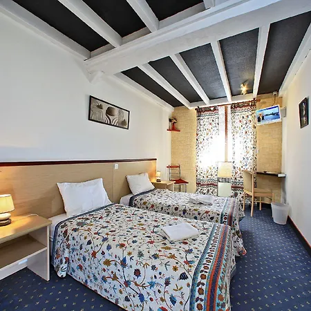Hotel Bien-etre Aux Cypres De Marquay-calme Et Elegance-laissez-vous Porter Par Ambiance Chaleureuse Ou Chaque Instant Compte-decouvrez Un Havre De Paix Ou Nature Et Confort Se Marient Pour Vous Offrir Experience Unique- Reservez Des Aujourd'