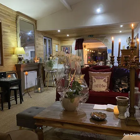 Hotel Bien-Etre Aux Cypres De Marquay-Calme Et Elegance-Laissez-Vous Porter Par Une Ambiance Chaleureuse Ou Chaque Instant Compte-Decouvrez Un Havre De Paix Ou Nature Et Confort Se Marient Pour Vous Offrir Une Experience Unique- Reservez Des Aujourd' 3*
