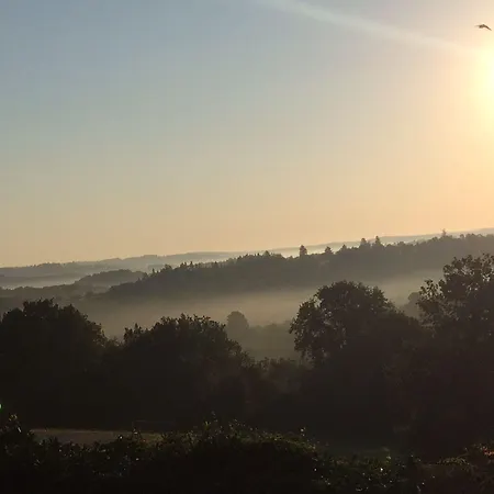 Bien-etre Aux Cypres De Marquay-calme Et Elegance-laissez-vous Porter Par Ambiance Chaleureuse Ou Chaque Instant Compte-decouvrez Un Havre De Paix Ou Nature Et Confort Se Marient Pour Vous Offrir Experience Unique- Reservez Des Aujourd' Marquay