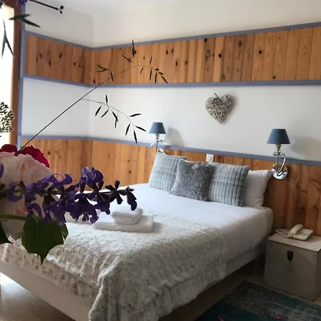 Bien-etre Aux Cypres De Marquay-calme Et Elegance-laissez-vous Porter Par Ambiance Chaleureuse Ou Chaque Instant Compte-decouvrez Un Havre De Paix Ou Nature Et Confort Se Marient Pour Vous Offrir Experience Unique- Reservez Des Aujourd' מלון Marquay