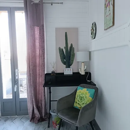 Bien-etre Aux Cypres De Marquay-calme Et Elegance-laissez-vous Porter Par Ambiance Chaleureuse Ou Chaque Instant Compte-decouvrez Un Havre De Paix Ou Nature Et Confort Se Marient Pour Vous Offrir Experience Unique- Reservez Des Aujourd'