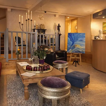 Otel Bien-etre Aux Cypres De Marquay-calme Et Elegance-laissez-vous Porter Par Ambiance Chaleureuse Ou Chaque Instant Compte-decouvrez Un Havre De Paix Ou Nature Et Confort Se Marient Pour Vous Offrir Experience Unique- Reservez Des Aujourd' 3*