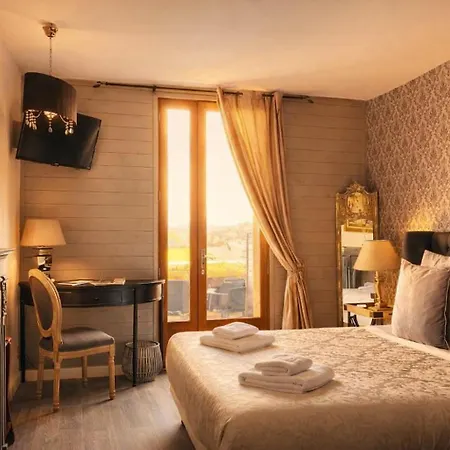 Bien-etre Aux Cypres De Marquay-calme Et Elegance-laissez-vous Porter Par Ambiance Chaleureuse Ou Chaque Instant Compte-decouvrez Un Havre De Paix Ou Nature Et Confort Se Marient Pour Vous Offrir Experience Unique- Reservez Des Aujourd' Marquay