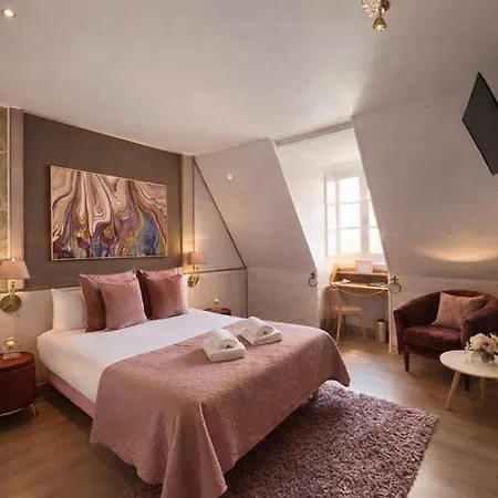 Hotel Bien-Etre Aux Cypres De Marquay-Calme Et Elegance-Laissez-Vous Porter Par Une Ambiance Chaleureuse Ou Chaque Instant Compte-Decouvrez Un Havre De Paix Ou Nature Et Confort Se Marient Pour Vous Offrir Une Experience Unique- Reservez Des Aujourd'