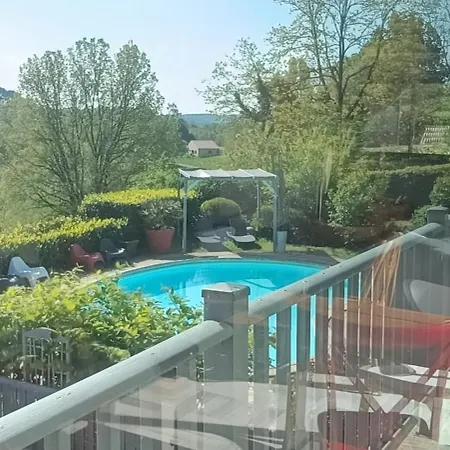 Bien-etre Aux Cypres De Marquay-calme Et Elegance-laissez-vous Porter Par Ambiance Chaleureuse Ou Chaque Instant Compte-decouvrez Un Havre De Paix Ou Nature Et Confort Se Marient Pour Vous Offrir Experience Unique- Reservez Des Aujourd' 3* Marquay