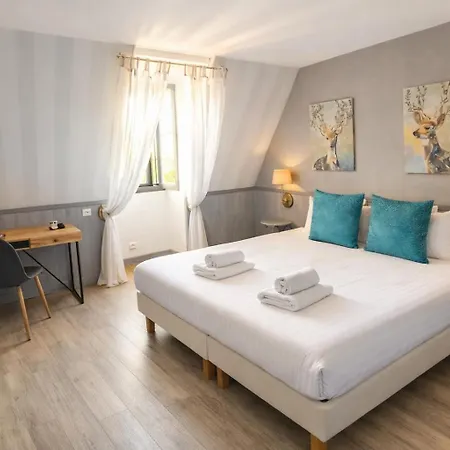 Bien-etre Aux Cypres De Marquay-calme Et Elegance-laissez-vous Porter Par Ambiance Chaleureuse Ou Chaque Instant Compte-decouvrez Un Havre De Paix Ou Nature Et Confort Se Marient Pour Vous Offrir Experience Unique- Reservez Des Aujourd' Otel Marquay