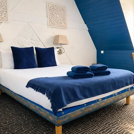 Otel Bien-etre Aux Cypres De Marquay-calme Et Elegance-laissez-vous Porter Par Ambiance Chaleureuse Ou Chaque Instant Compte-decouvrez Un Havre De Paix Ou Nature Et Confort Se Marient Pour Vous Offrir Experience Unique- Reservez Des Aujourd'