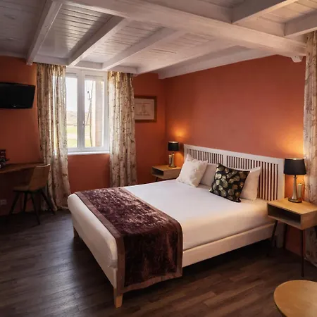 Bien-etre Aux Cypres De Marquay-calme Et Elegance-laissez-vous Porter Par Ambiance Chaleureuse Ou Chaque Instant Compte-decouvrez Un Havre De Paix Ou Nature Et Confort Se Marient Pour Vous Offrir Experience Unique- Reservez Des Aujourd' 3* Marquay