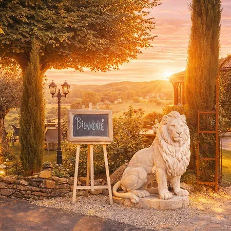 Bien-etre Aux Cypres De Marquay-calme Et Elegance-laissez-vous Porter Par Ambiance Chaleureuse Ou Chaque Instant Compte-decouvrez Un Havre De Paix Ou Nature Et Confort Se Marient Pour Vous Offrir Experience Unique- Reservez Des Aujourd' 3* Marquay