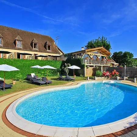 Hotel Bien-Etre Aux Cypres De Marquay-Calme Et Elegance-Laissez-Vous Porter Par Une Ambiance Chaleureuse Ou Chaque Instant Compte-Decouvrez Un Havre De Paix Ou Nature Et Confort Se Marient Pour Vous Offrir Une Experience Unique- Reservez Des Aujourd' Hotel