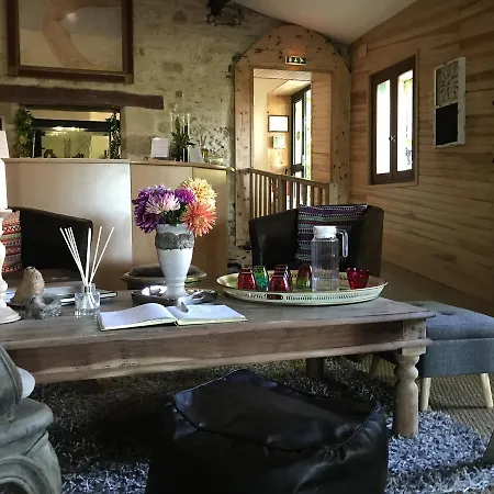 Hotel Bien-etre Aux Cypres De 3*
